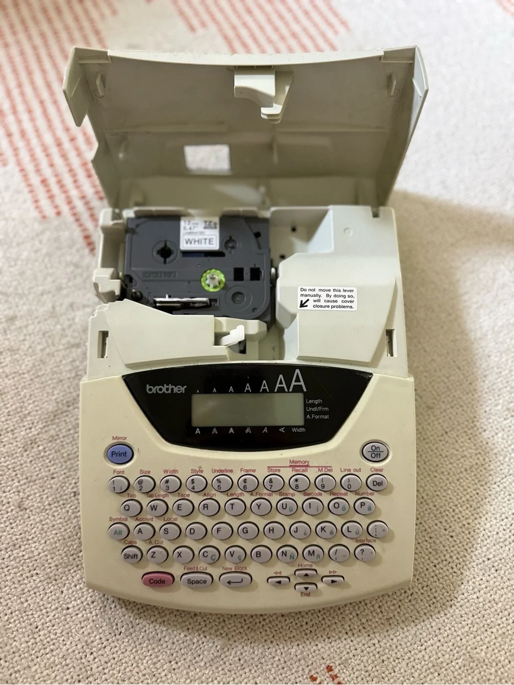 Brother P-touch Label Maker PT-2400/2410 Thermal. READ DESCRIPTION